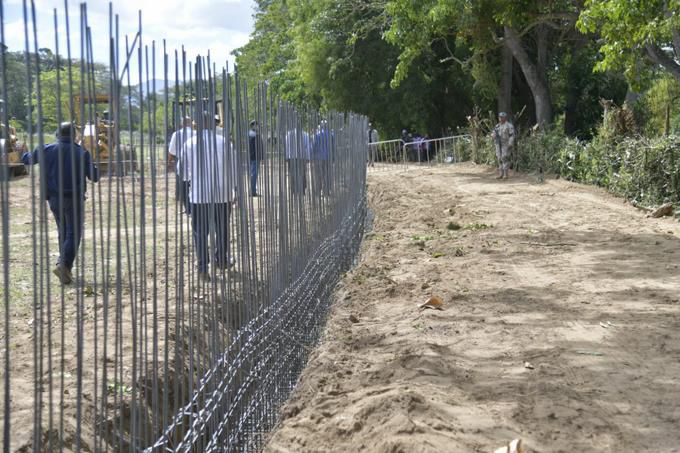 Presidente Luis Abinader inicia muro en la frontera 2