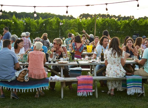 La sala del banquete se llenó de comensales