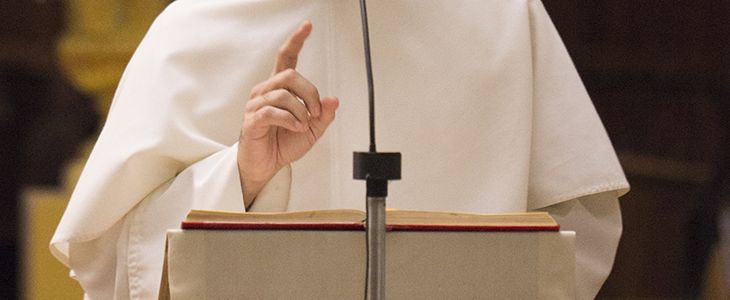 Del orador sagrado al comunicador religioso