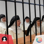 dominicas olmedo con el papa icono