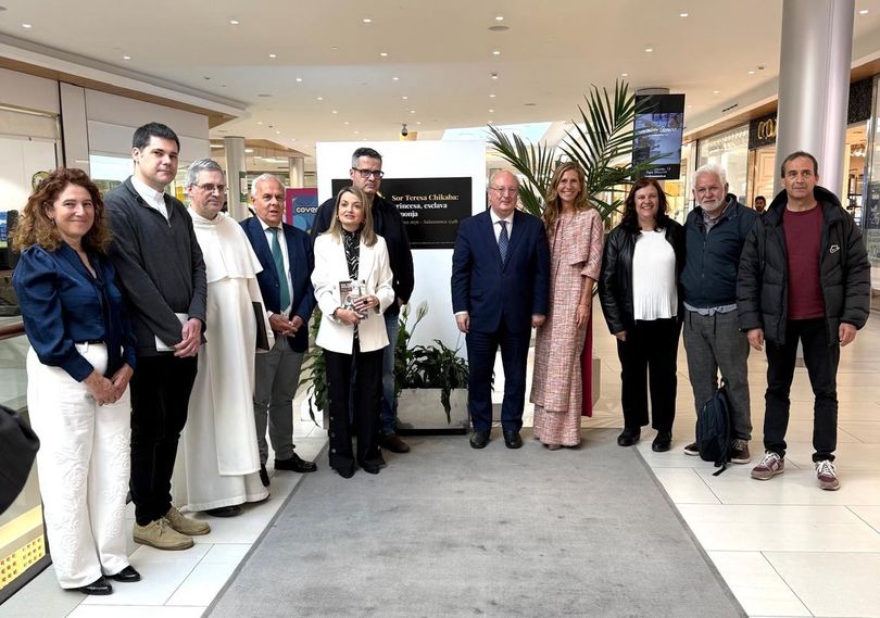 exposicion-sor-teresa-chikaba-centro-comercial-ancho_completo