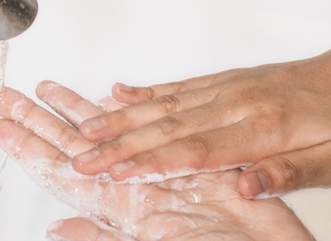 Anuláis el mandamiento de Dios por mantener vuestra tradición