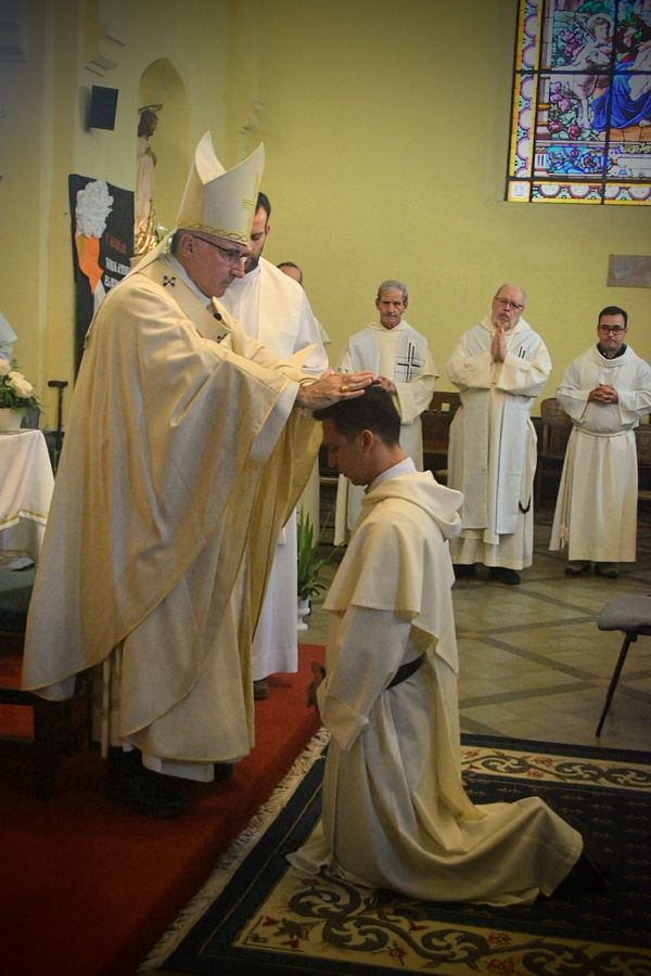 ordenacion-diaconal-hernan-benitez-1-noticia_imagen_dentro