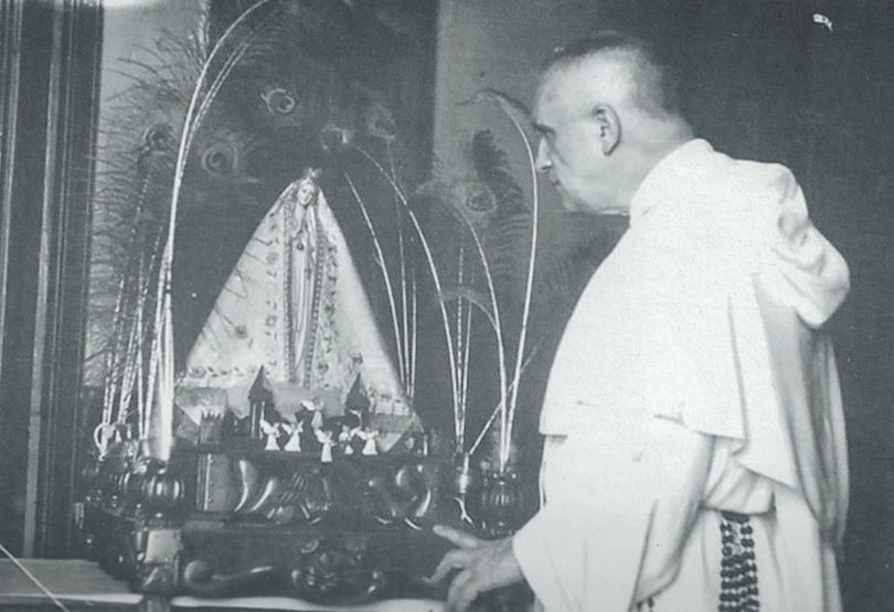 padre-merino-con-la-madre-maestra-ancho_completo