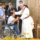 papa francisco con pueblos indigenas amazonas icon