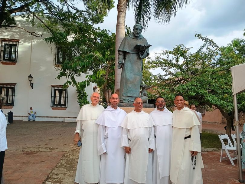 santo-domingo-honra-patrono-estatua-2-ancho_completo