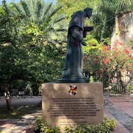 santo-domingo-honra-patrono-estatua