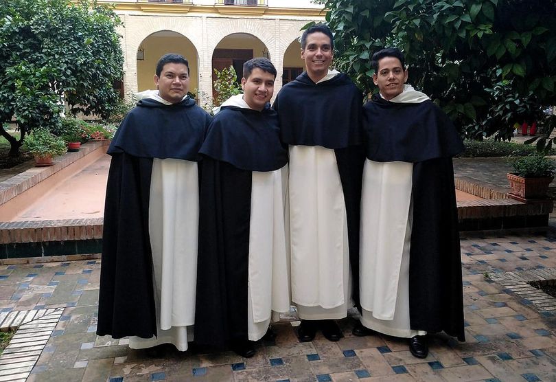 Toma de hábito de 4 jóvenes dominicos en Sevilla