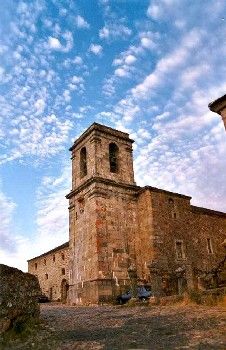 CONDECORACIÓN AL P. ÁNGEL PÉREZ CASADO